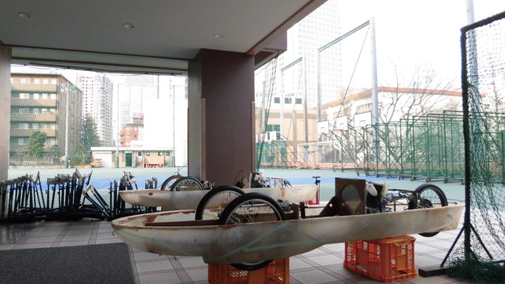 校庭でエコランカーの試走をしました